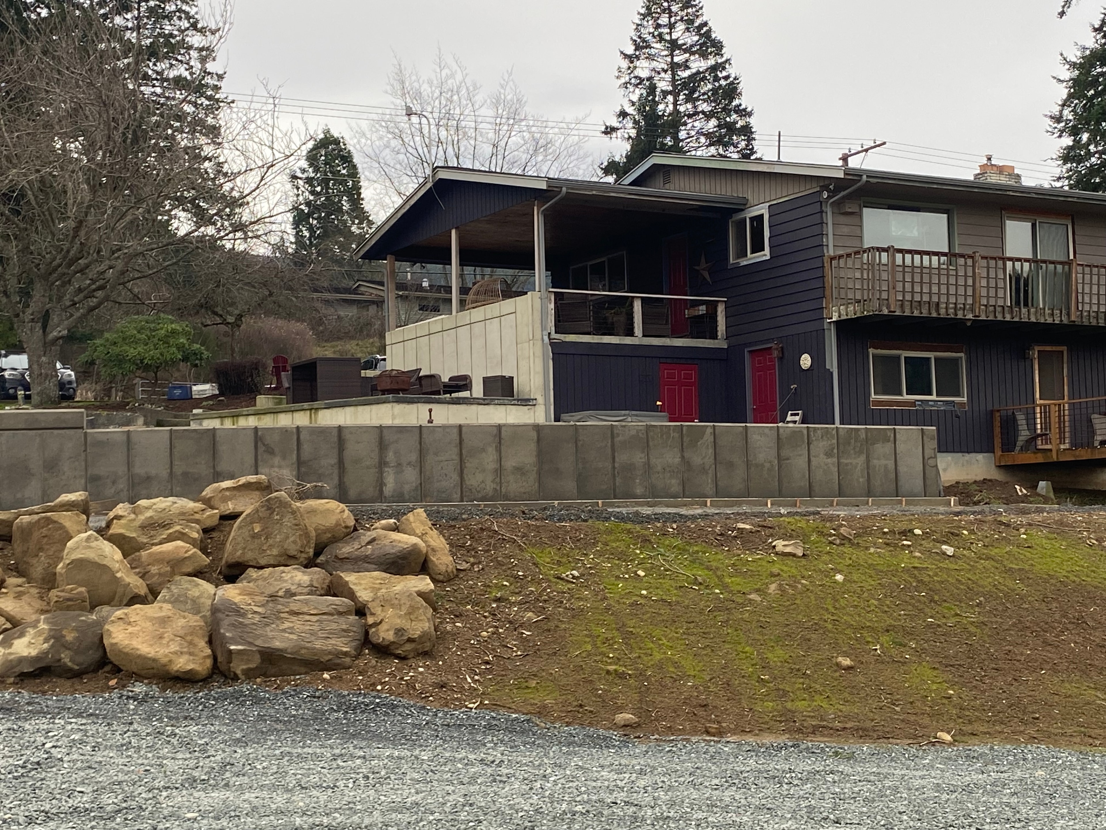 Residential concrete retaining wall